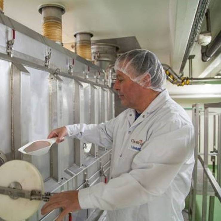 Caotina bei der Herstellung in der Fabrik