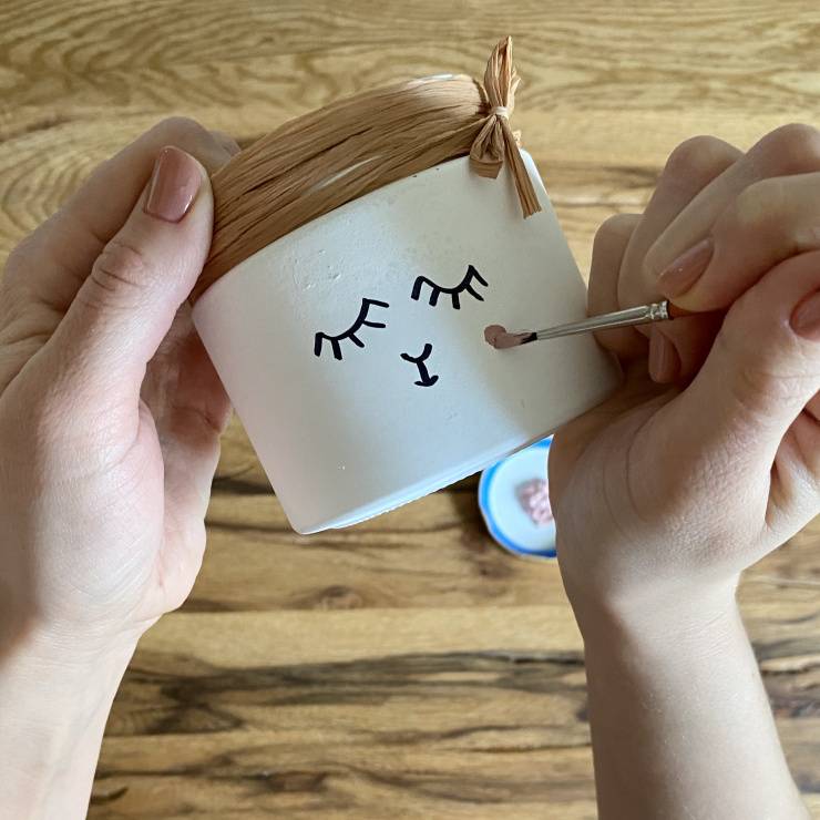 Disegnare sulla faccia del coniglio